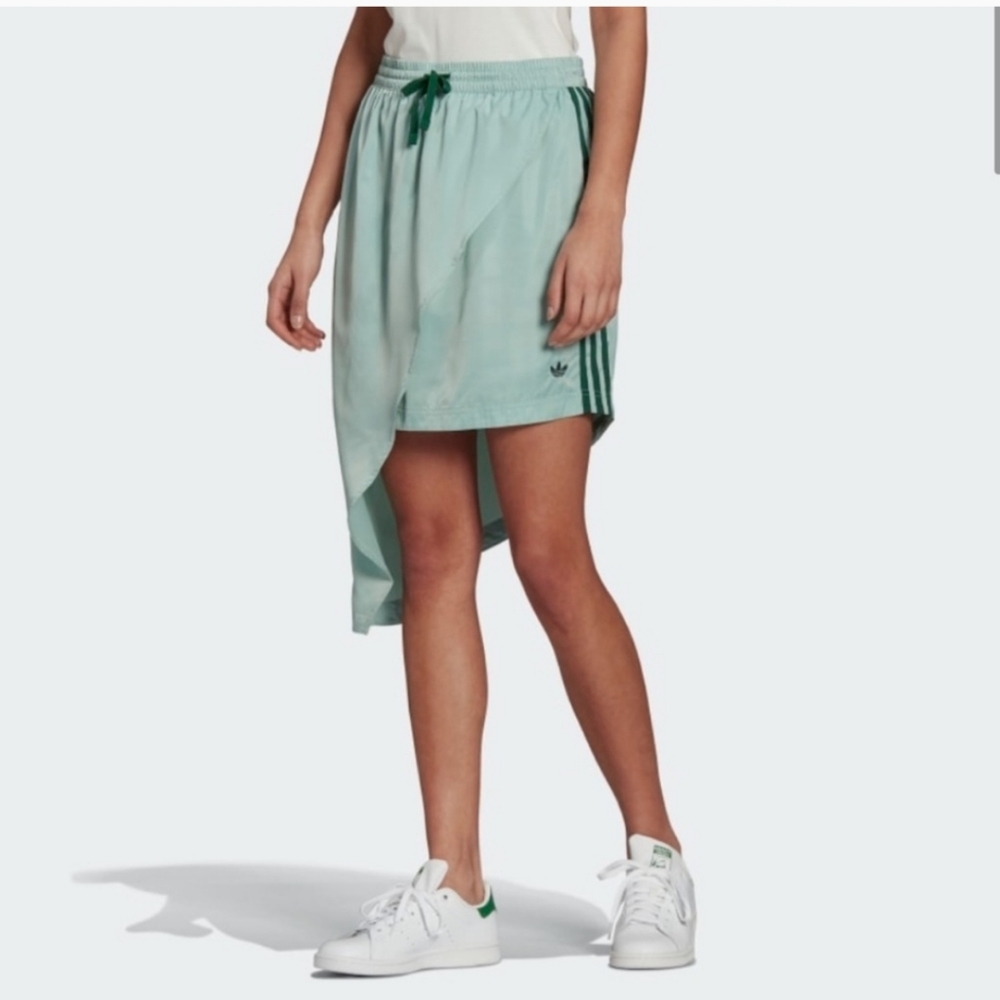 NWT Adidas asymmetrical skirt with pockets in Hazy Green size XL